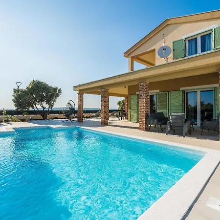 Ferienhaus Mit Privatpool Fuer 6 Personen Ca 150 Qm In Privlaka, Dalmatien Norddalmatien - B53158 프리블라카