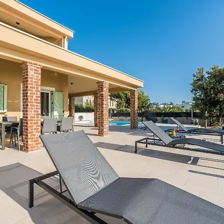 Ferienhaus Mit Privatpool Fuer 6 Personen Ca 150 Qm In Privlaka, Dalmatien Norddalmatien - B53158 펜션 *
